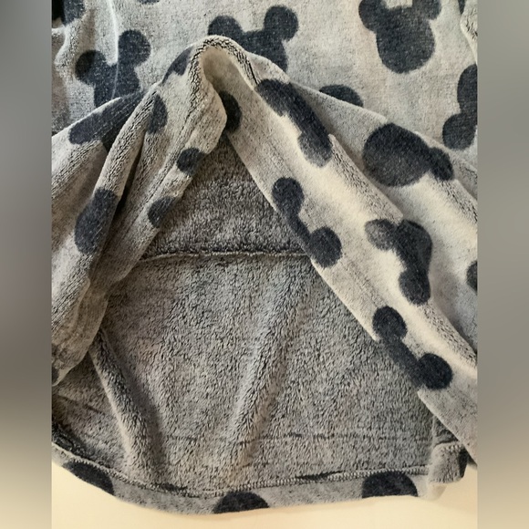 Disney Mickey Hooded Cozy Lounger. - Picture 5 of 6